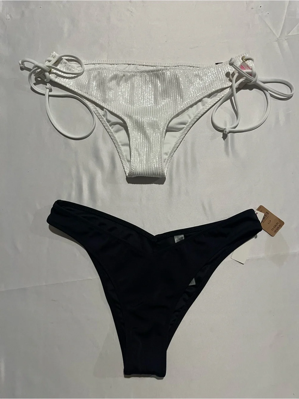 New Victoria’s Secret Pink, bikini bottoms plus a free gift size small